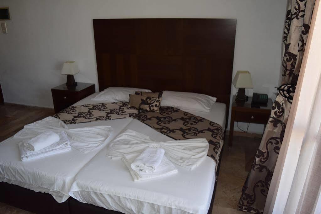 Lili Hotel Gazi Екстер'єр фото